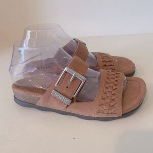 Earth women's Emani Sandals NWOT 7.5 brown leather neutral round toe casual